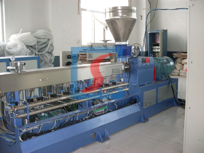 Parallel Twin Screw Extruder နှင့် Conical Twin Screw Extruder အကြား နှိုင်းယှဉ်ခြင်း။