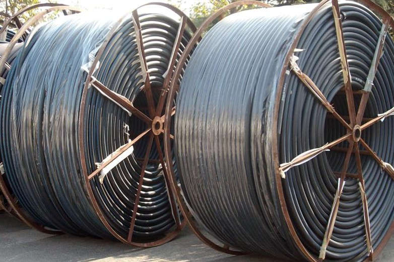သံမဏိလက်နှင့်သံမဏိ insulator အခိတ်အဖုံးသည်မည်သို့ပြုလုပ်ရမည်နည်း။